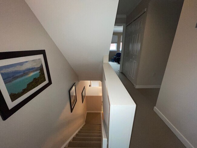 Building Photo - 3-bed, 2-bath GIANT townhouse + GARAGE, BA...