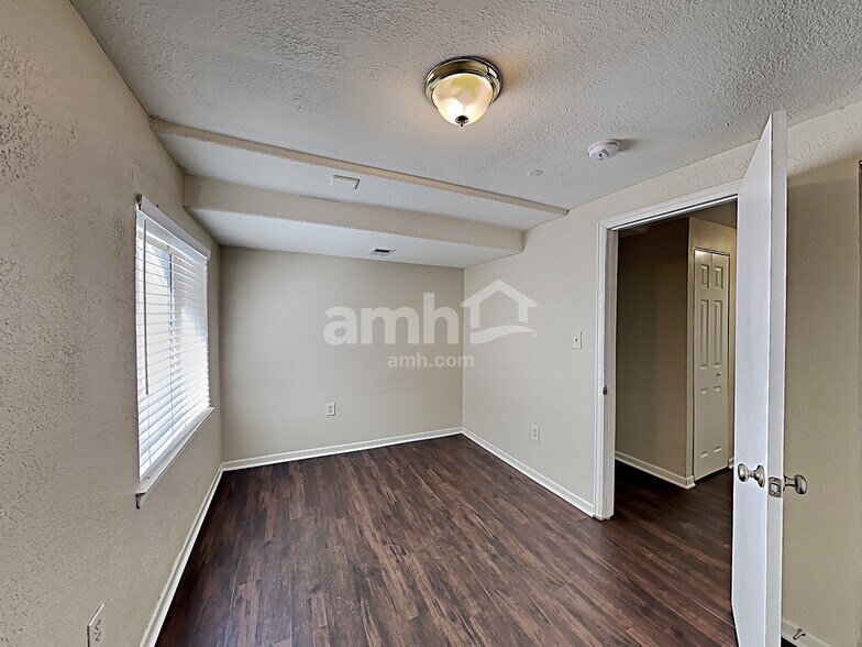 Building Photo - 2768 S Cathay Ct