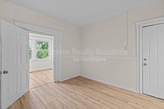 Building Photo - 4301 S 38th St