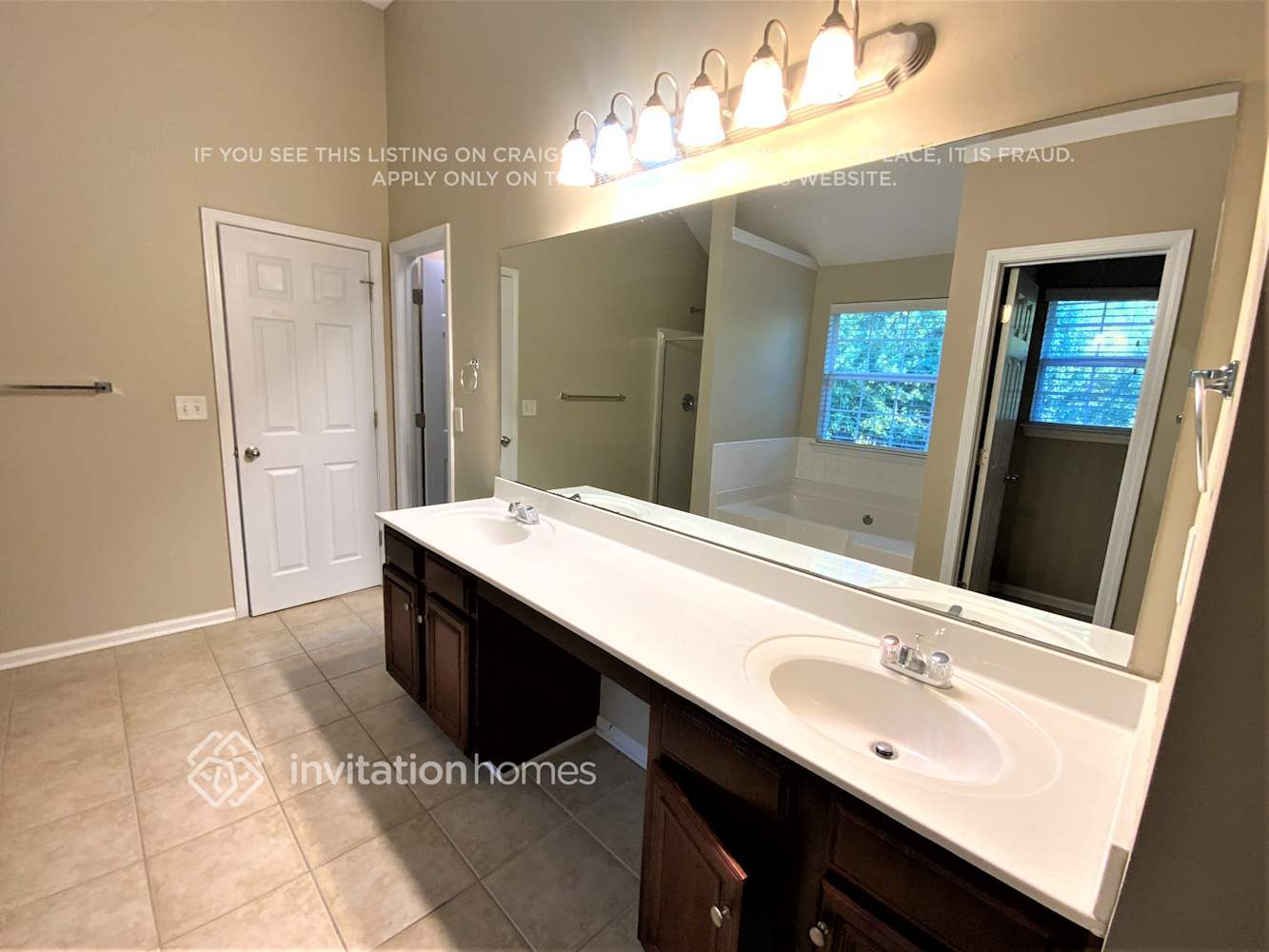 Building Photo - 261 Othello Dr