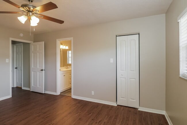 Building Photo - 528 Crestover Dr