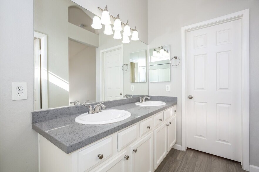 Building Photo - 511 Shallow Mist Ct