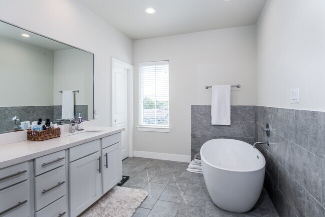 Building Photo - 4919 Avenue J