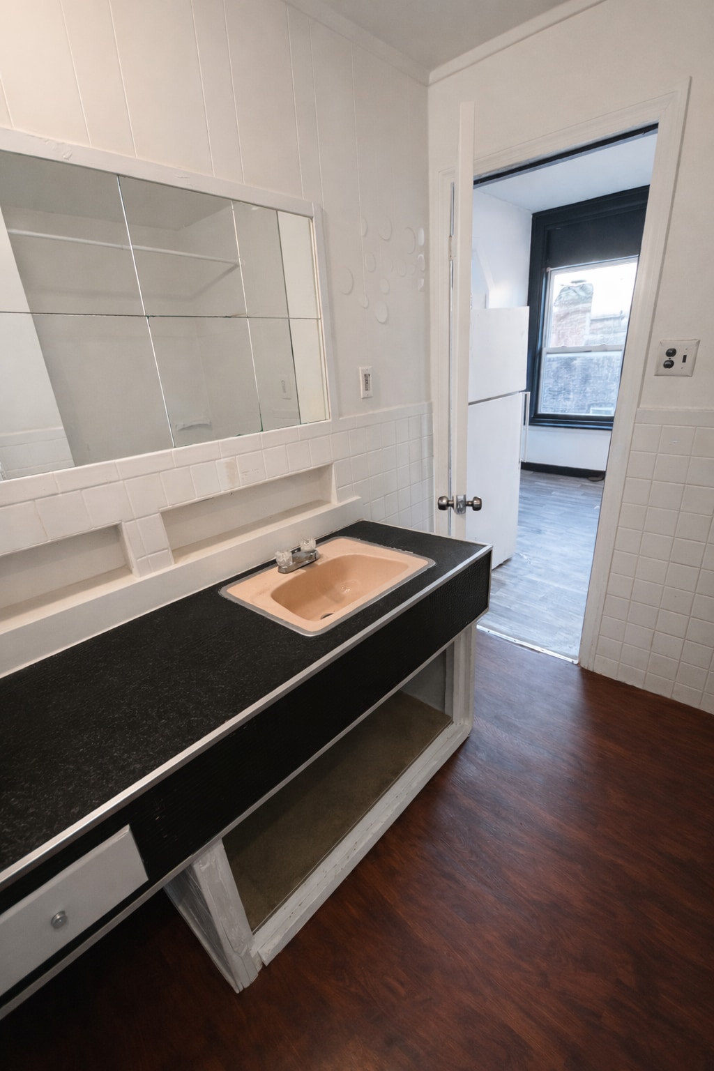 Building Photo - 32 Douw St