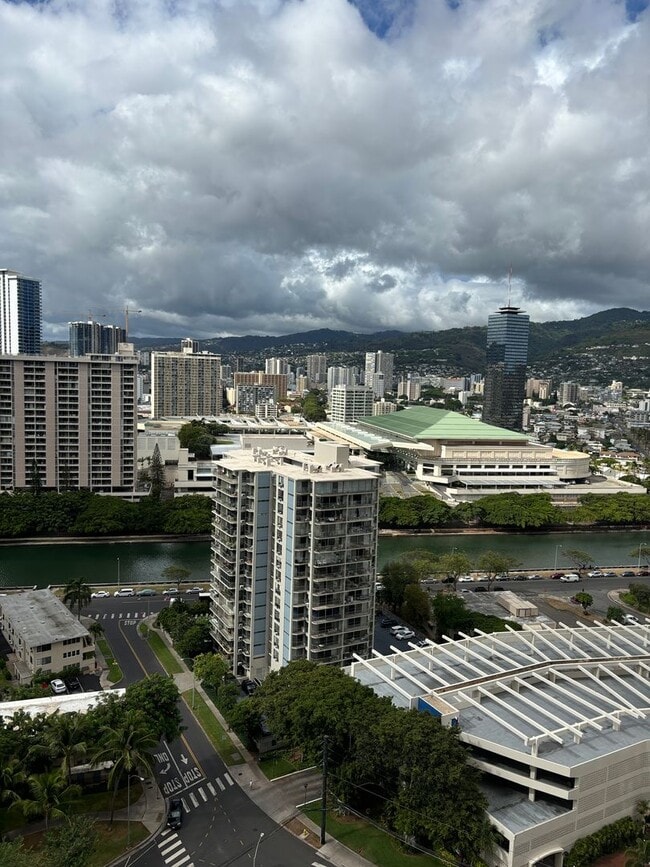 Building Photo - Chateau Waikiki - 1/1/1 - $2,700- Includes...