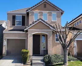 Building Photo - Adorable 3 bedroom 2.5 bath Home