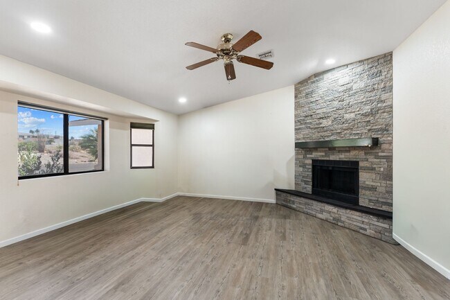 Building Photo - 1099 Pueblo Dr