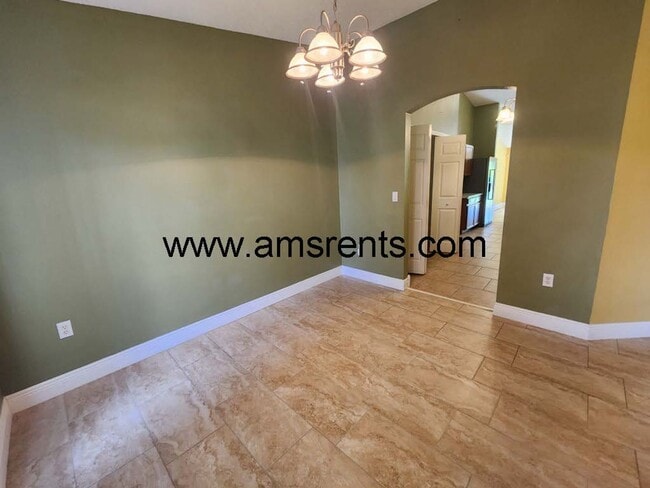 Building Photo - Large 4/2 Home With 2 Car Garage In Poinciana