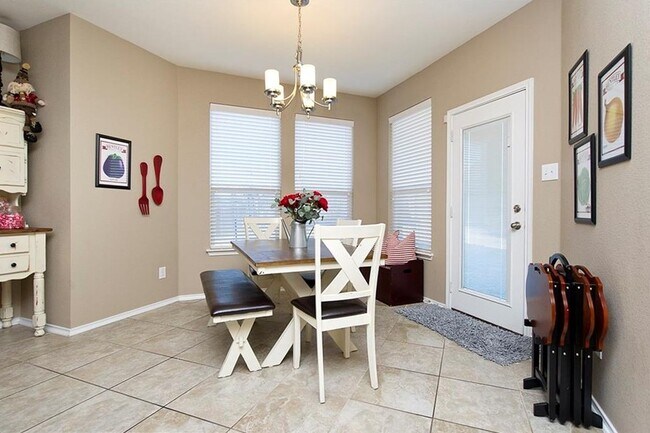 Building Photo - 105 Golden Bear Dr