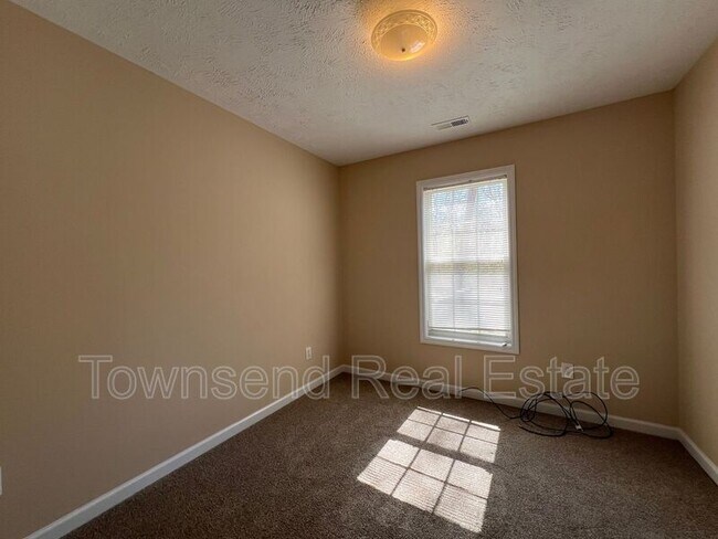 Building Photo - 566 Crooked Creek Ct