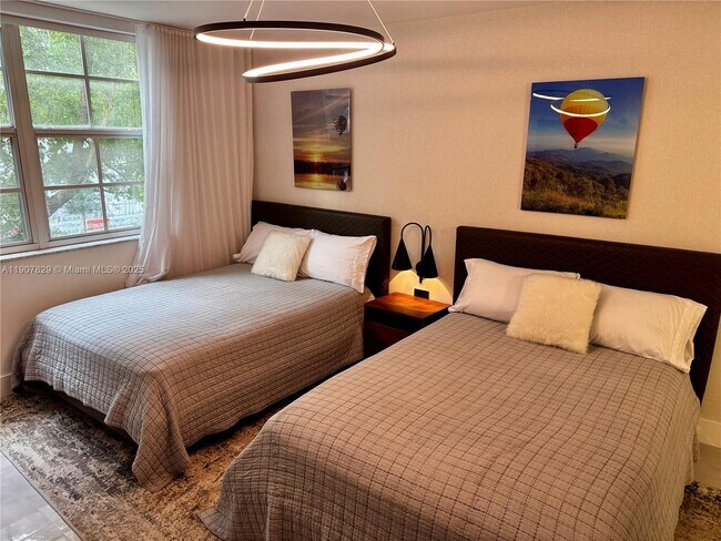 Building Photo - 19555 E Country Club Dr