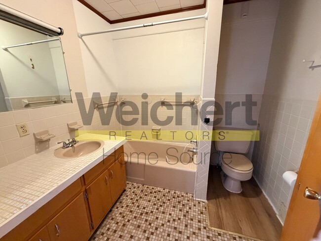 Building Photo - 4 bedroom, 3 bath country home