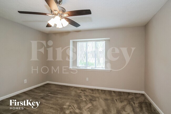 Building Photo - 24106 Creekview Dr
