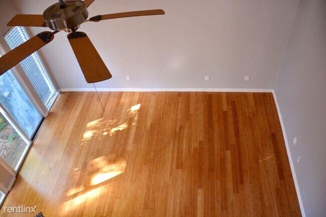 Building Photo - 404 Hawthorne St