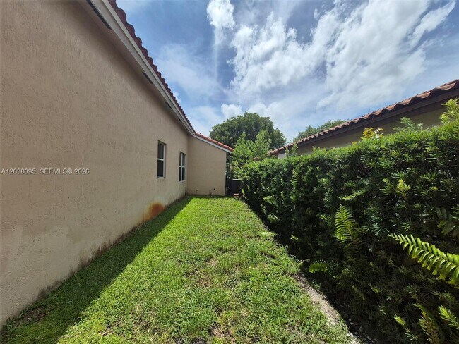 Building Photo - 5033 SW 134th Ave