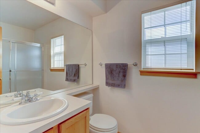 Building Photo - 2462 Concord Cir