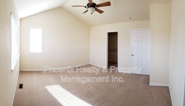 Building Photo - 302 St Ida Cir
