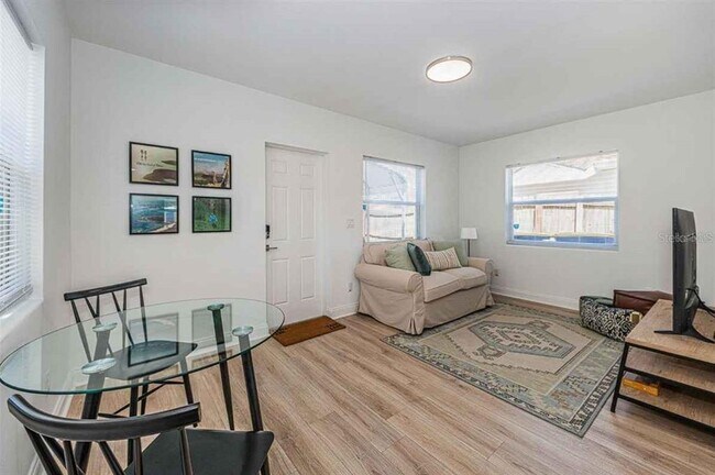 Building Photo - 1233 Sedeeva Cir S