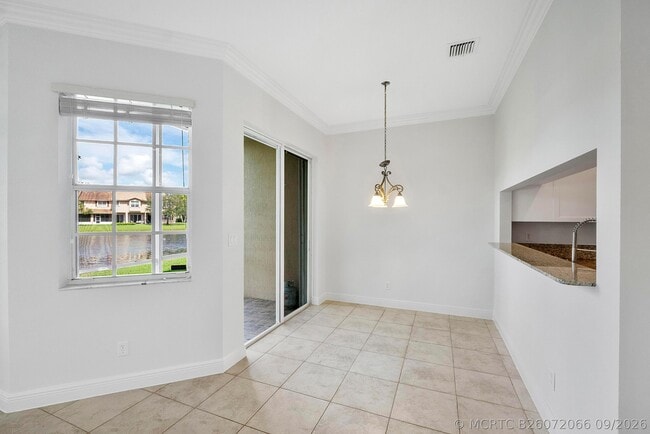 Building Photo - 3505 Lakeside Dr