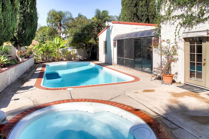 Primary Photo - 24061 La Rosa Dr