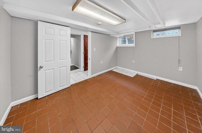 Building Photo - 1353 Kennedy St NW