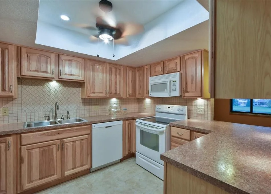 Building Photo - 631 Midway Dr