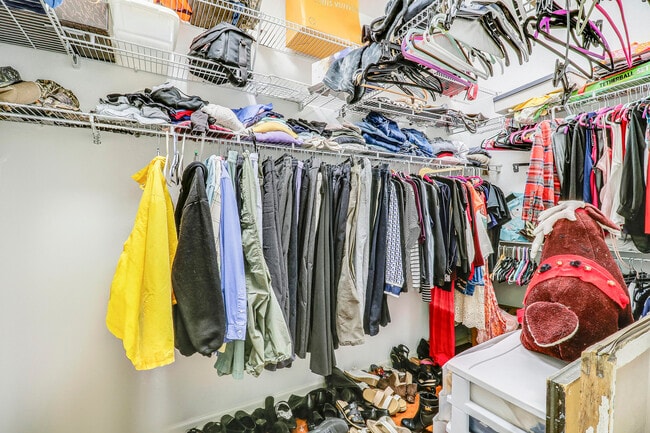 Building Photo - 5017 SE Graham Dr