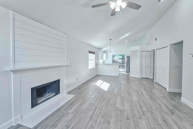 Building Photo - 303 D St