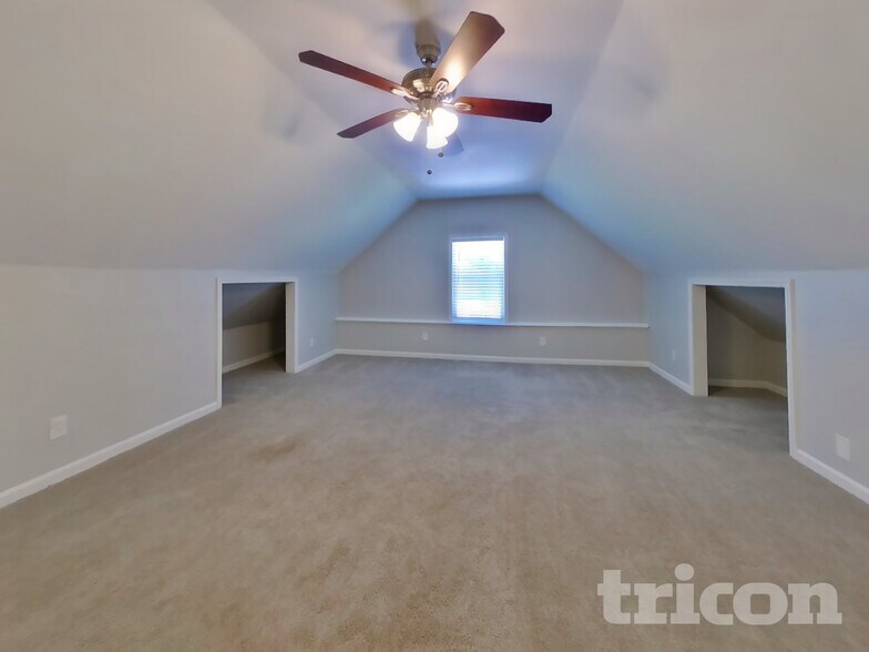 Building Photo - 2863 Iroquois Dr