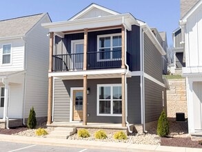 Building Photo - Modern 3-Bedroom Townhome at Highbury + Summer Special