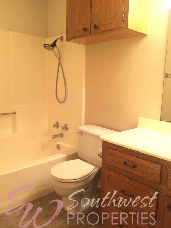 Building Photo - 3 bedroom 2 bath in an excellent neighborhood