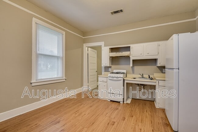 Building Photo - 104 Ellis St