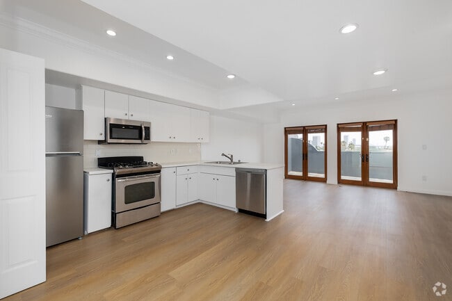 Interior Photo - 930 S Robertson Blvd
