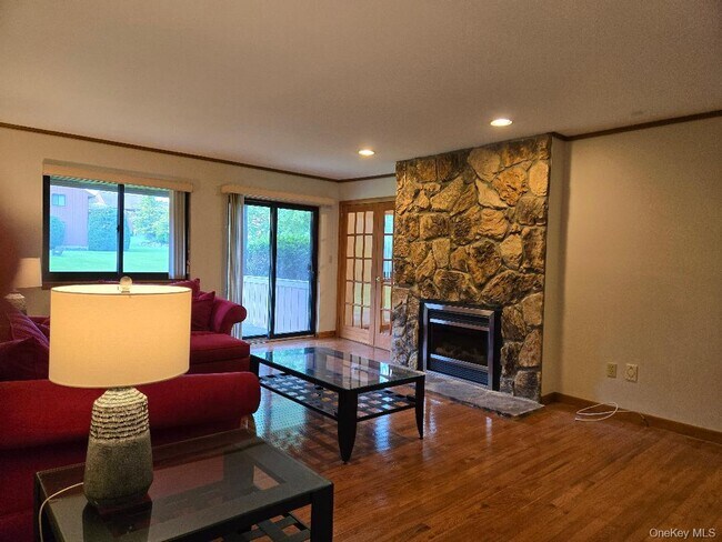 Building Photo - 731 Panorama Dr
