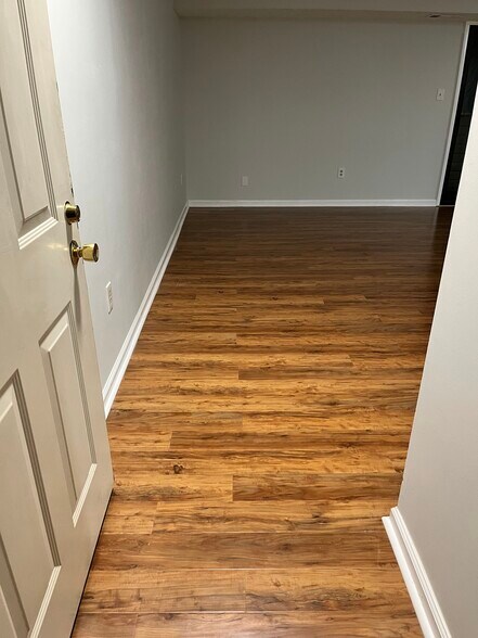 Building Photo - 12411 Hickory Tree Way
