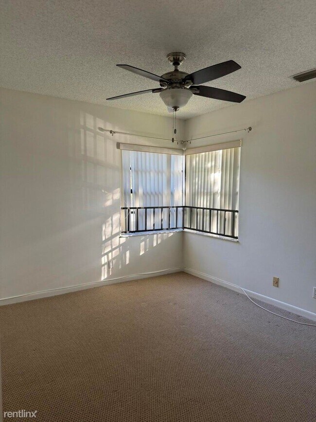 Building Photo - 3 br, 2 bath House - 5438 Verona Dr Apt I