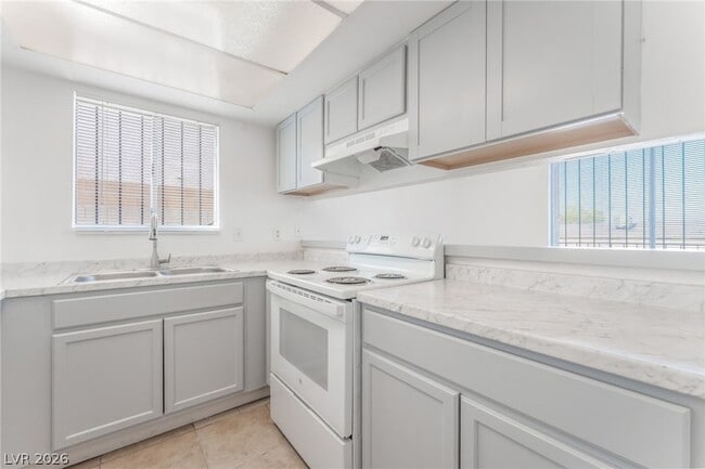 Building Photo - 2257 Exeter Dr