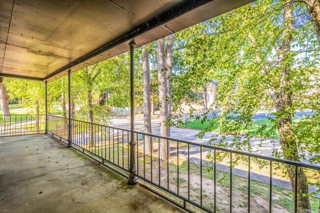 Building Photo - 1601 N Bryant St