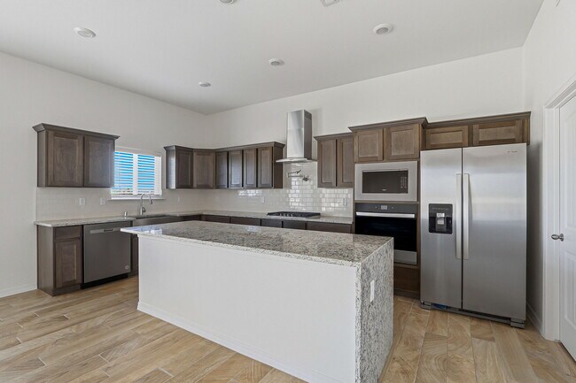 Building Photo - 905 Louisiana Downs Ave