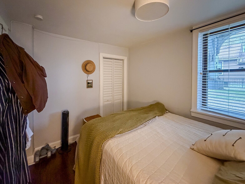 Room 2 (w/closet) - 1708 W Cullerton St