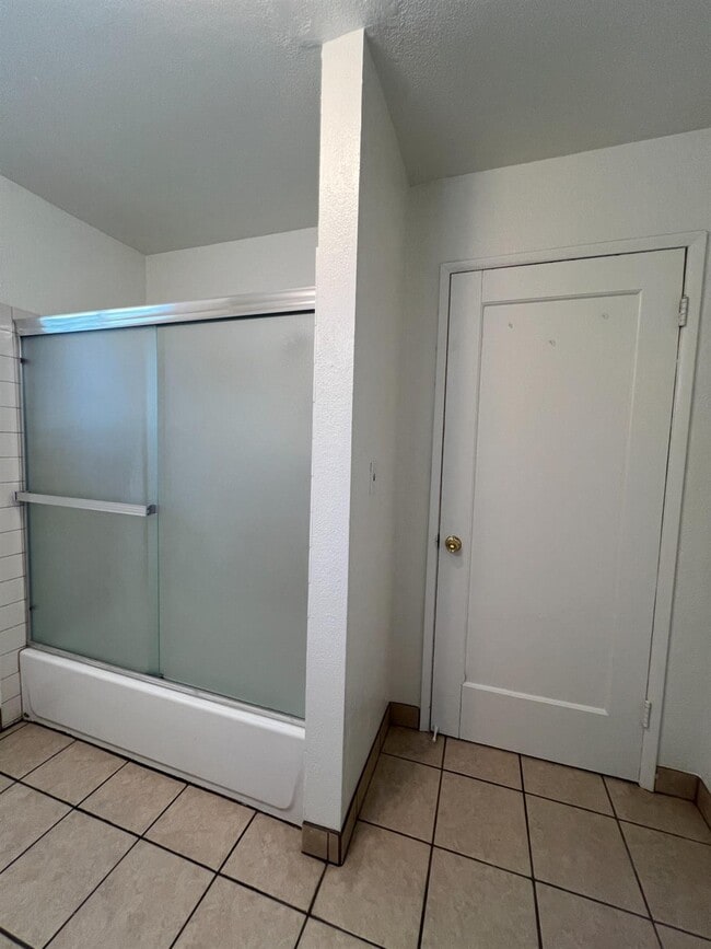 Building Photo - 9905 W Shaw Ave