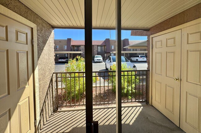 Building Photo - 5422 River Glen Dr