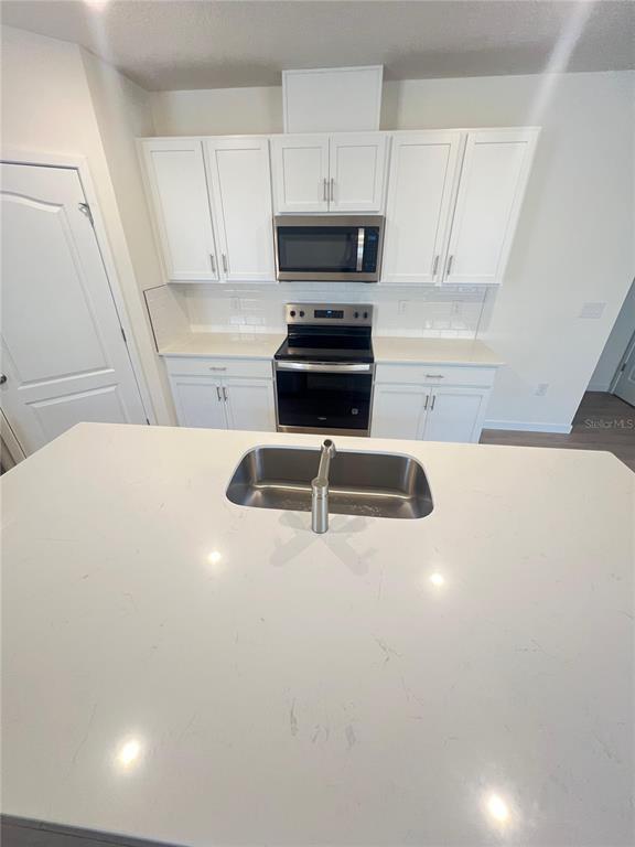 Building Photo - 2085 Walnut Crk Dr