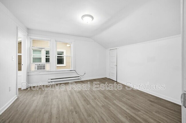 Building Photo - 244 W 32nd St