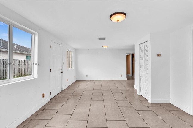 Building Photo - 520 NW 60th Way