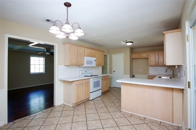 Building Photo - 2109 Riverside Dr