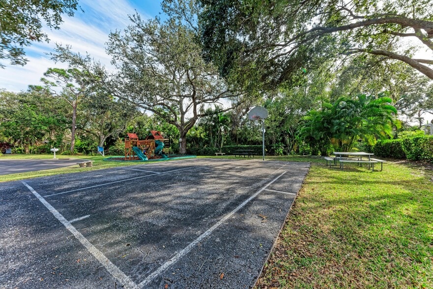 Building Photo - 4756 Old Stone Rd