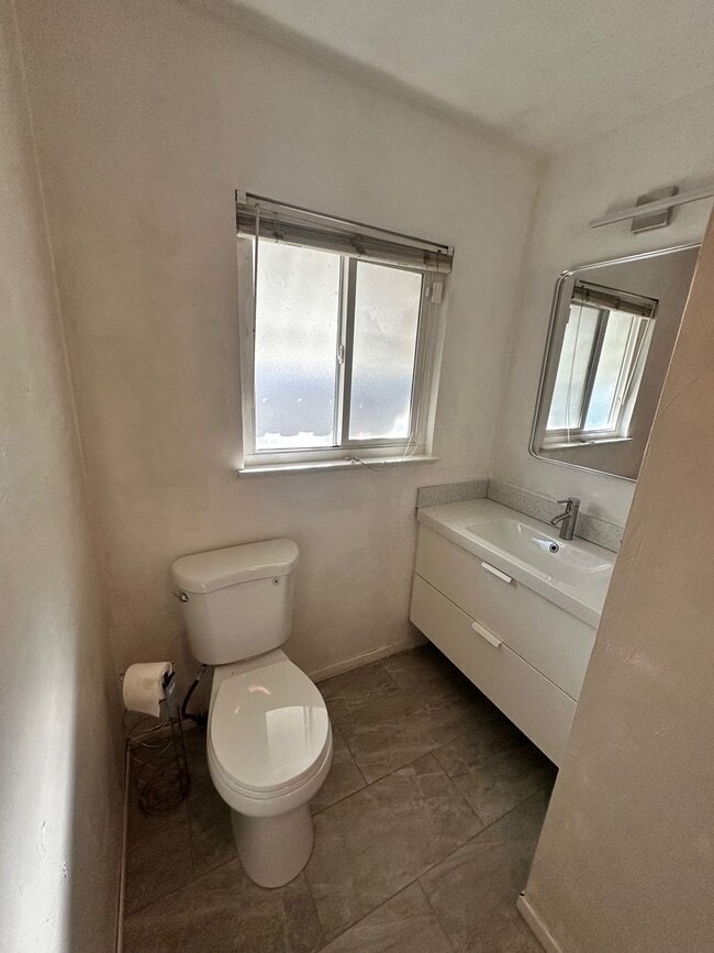Building Photo - Well Located Home Near The University of T...