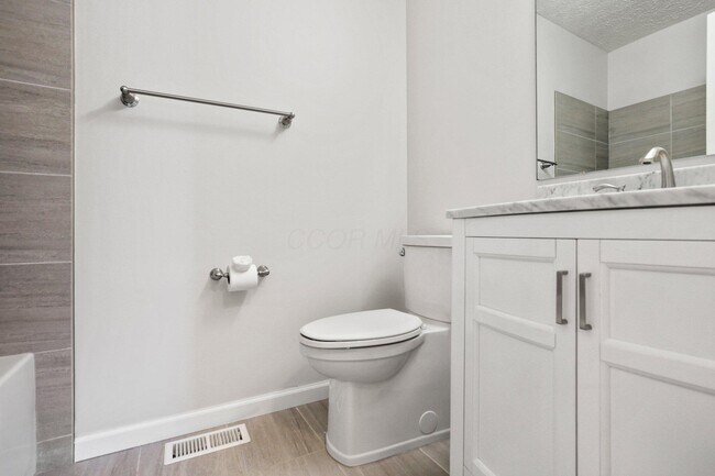 Building Photo - 5998 Blaverly Dr