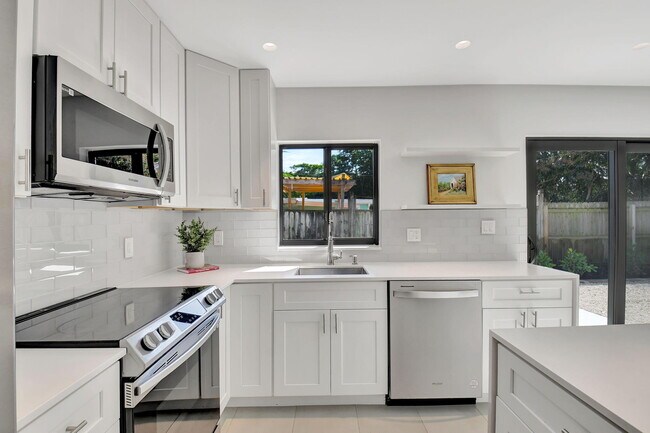 Building Photo - 2894 Florida Blvd